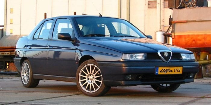 Dieses Foto zeigt einen Alfa Romeo 155 - eines der Modelle, die 2022 zum Oldtimer werden.