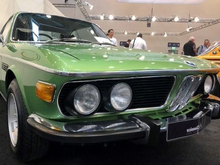 Techno Classica Thilo 4_gedreht Dieses Foto zeigt einen Oldtimer, der auf der Techno Classica ausgestellt wurde.