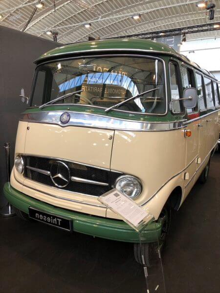 Dieses Foto zeigt einen Oldtimer, der auf der Techno Classica ausgestellt wurde.
