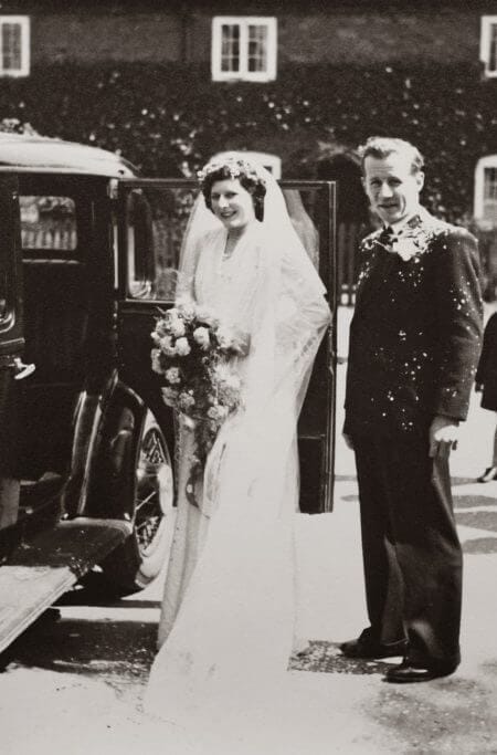 Oldtimer_historische Hochzeit Dieses Foto zeigt einen Oldtimer bei einer historischen Hochzeit.