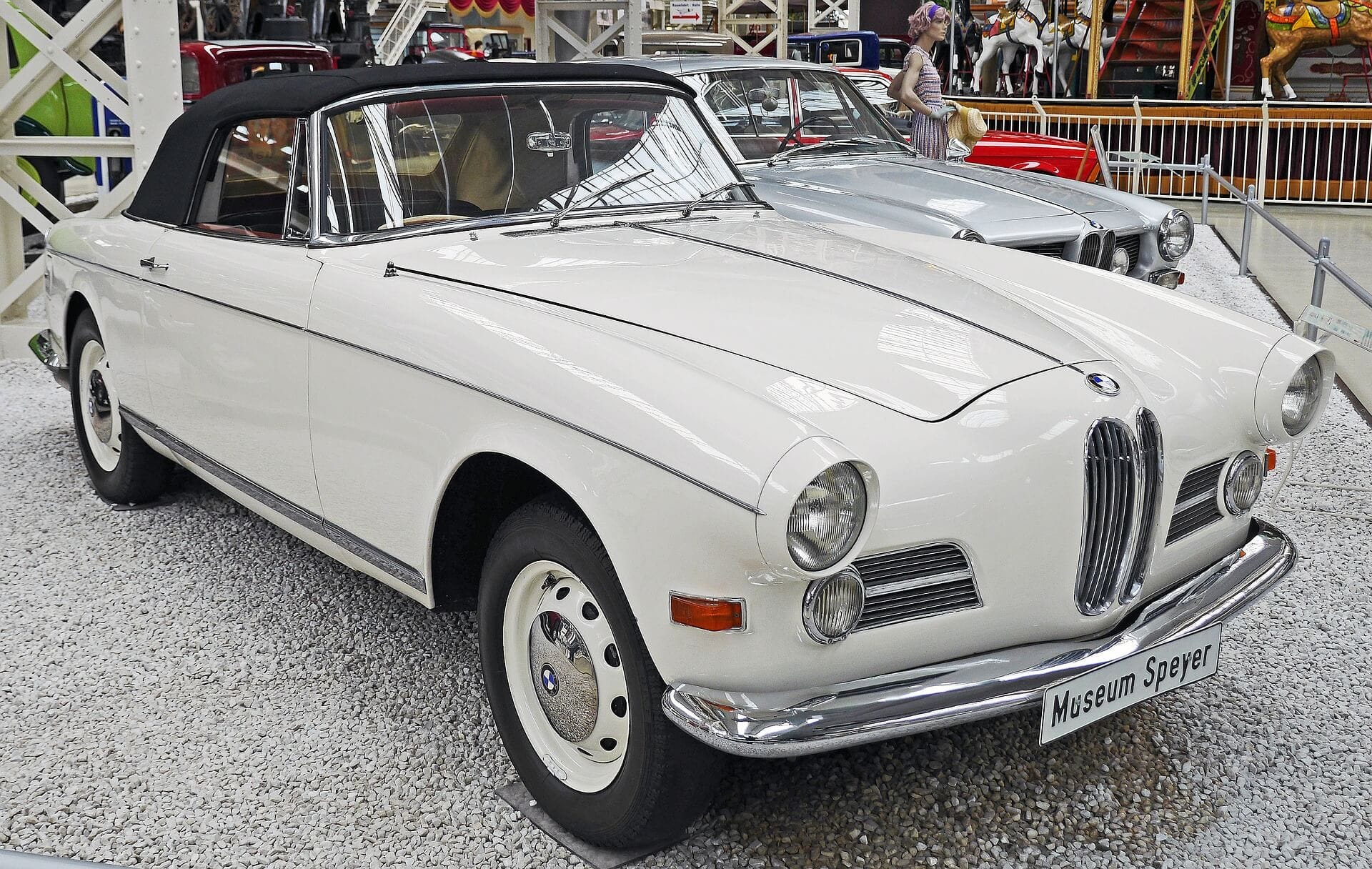 weißer BMW Oldtimer