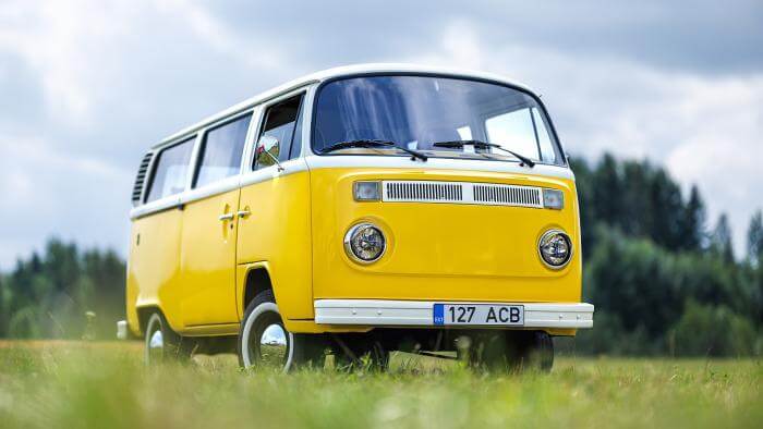 Volkswagen Oldtimer - gelber Bulli