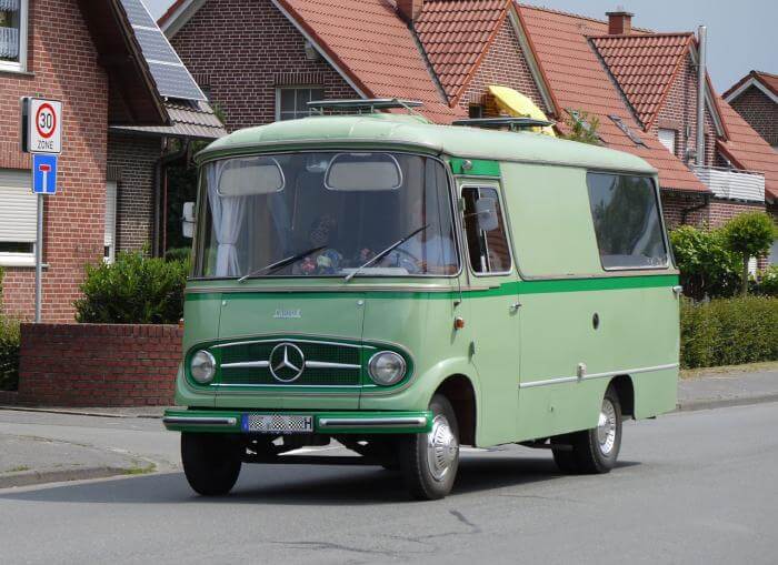 Mercedes-Benz L319 