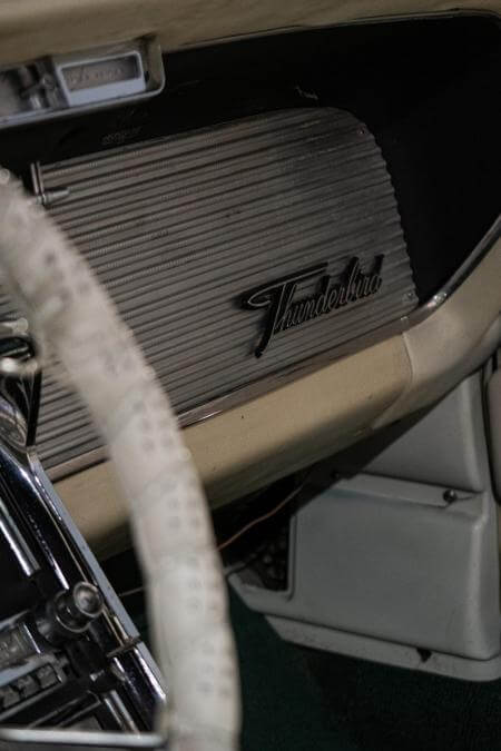 Ford Thunderbird Innenraum