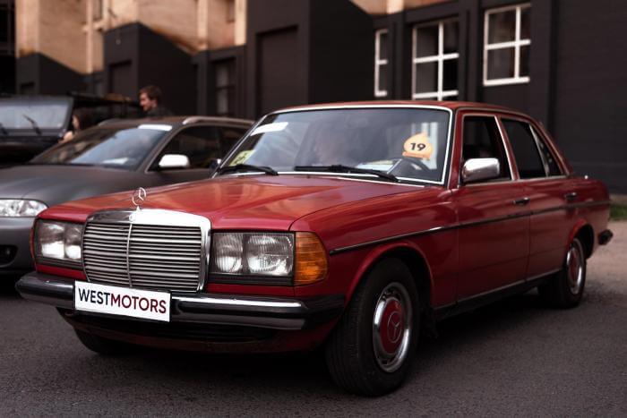 Oldtimer Mercedes W123