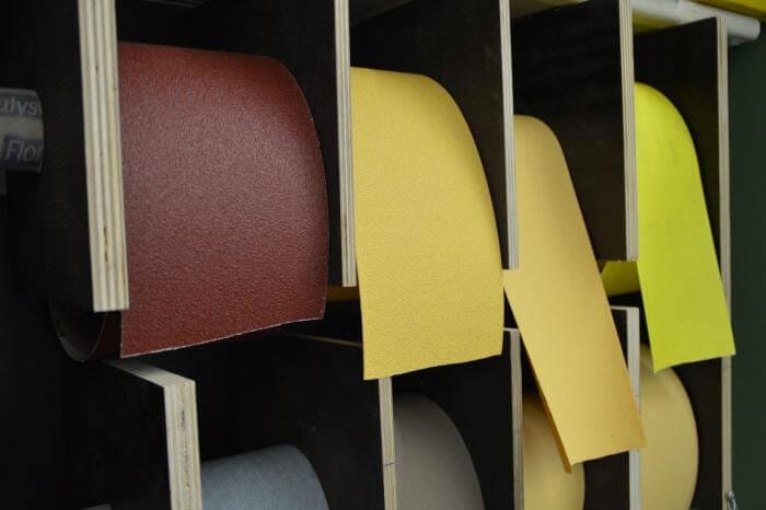 Oldtimer lackieren: Schleifpapier
