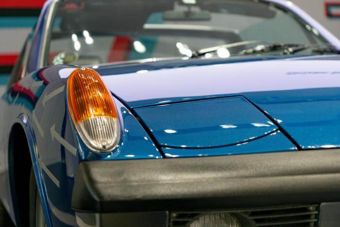 Klappscheinwerfer eines Porsche 914 Oldtimers
