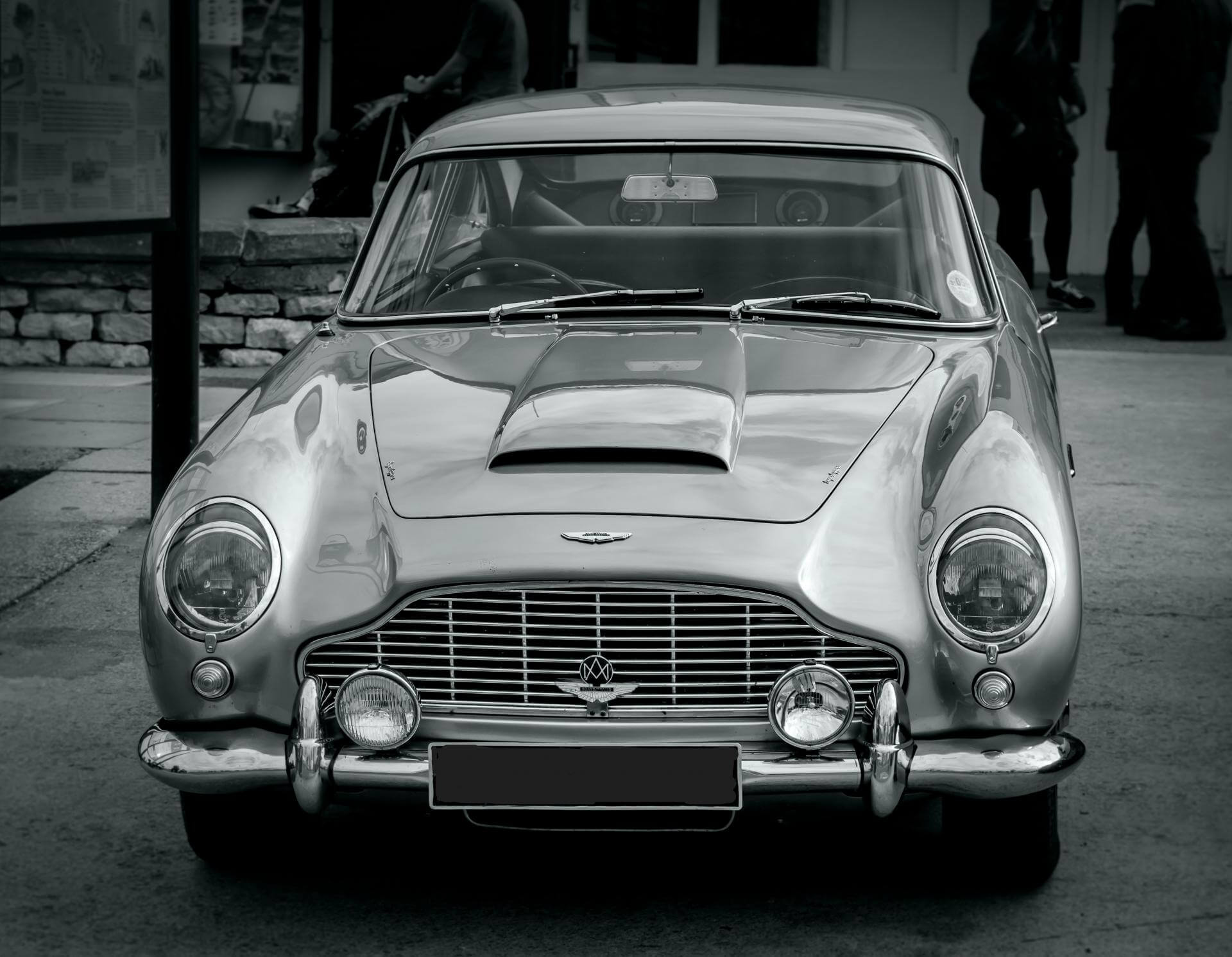 Der von James Bond gefahrene Aston Martin DB5 Oldtimer.