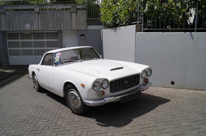 weißer Lancia Flaminia GT Oldtimer