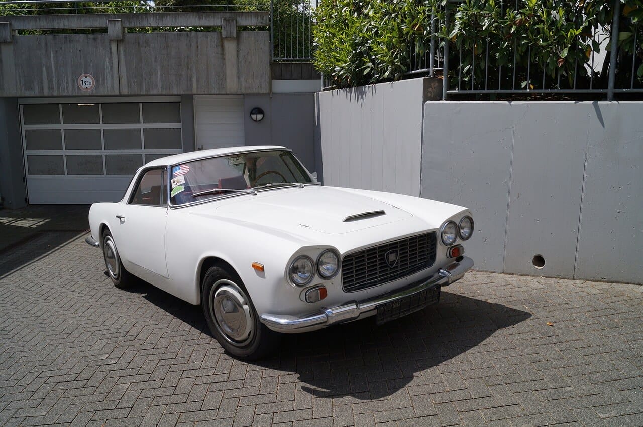 weißer Lancia Flaminia GT Oldtimer