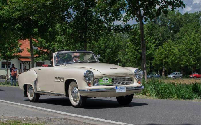 Oldtimer: weißes Wartburg Cabriolet