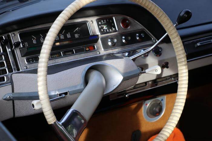 Innenraum / Lenkrad eines Citroën DS Oldtimers