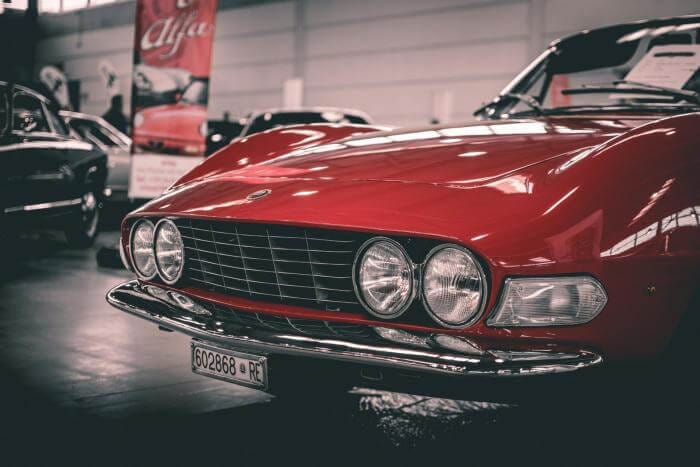 roter Fiat Dino Oldtimer