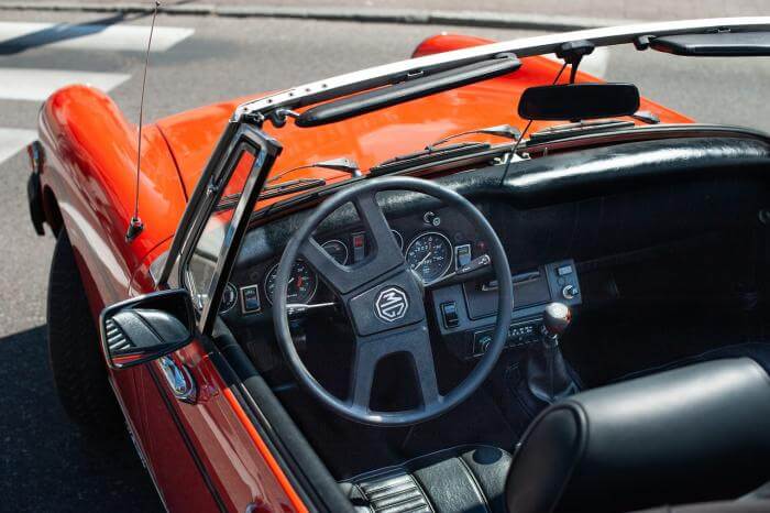 Cockpit eines MG Midget 1500 Oldtimers