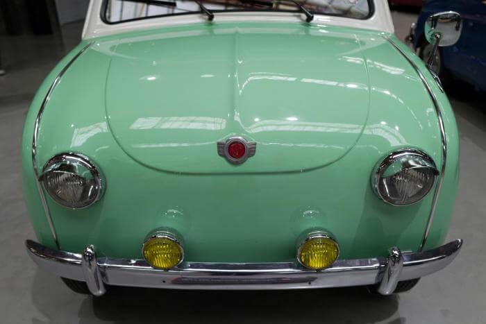 Front eines mintgrünen Goggomobil Oldtimers