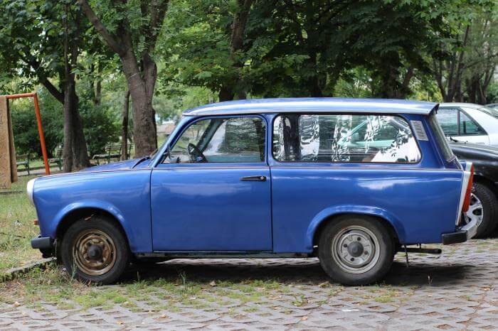 blauer Trabant P601 Kombi Oldtimer