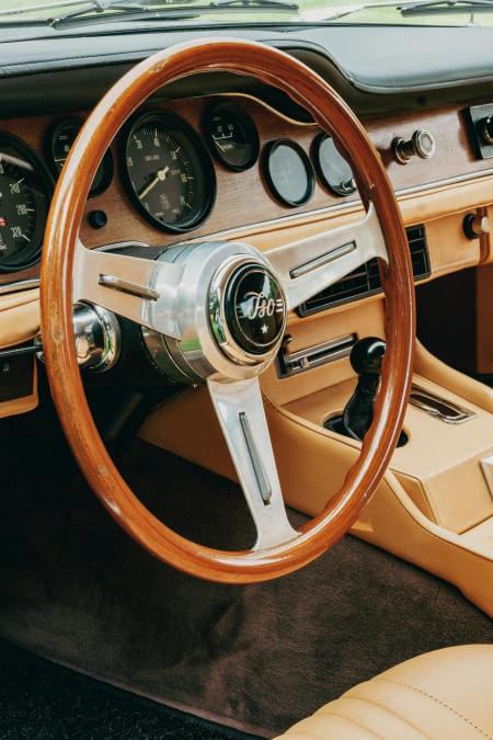 Cockpit eines Iso Grifo Oldtimers
