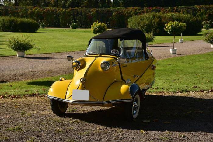 gelbes Messerschmitt-Kabinenroller-Oldtimer-Cabrio
