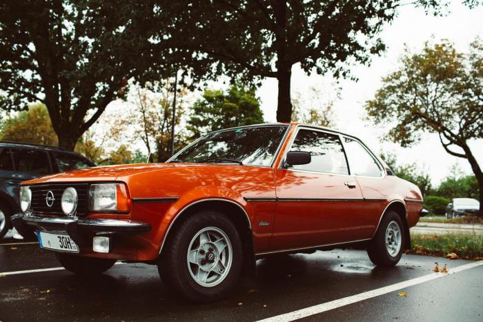 roter Opel Ascona B Oldtimer
