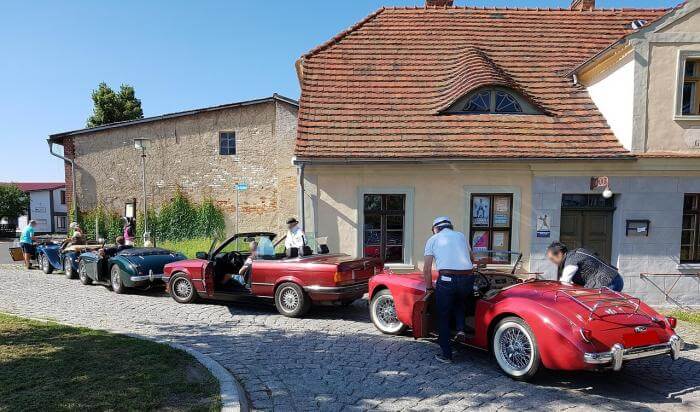 Ausfahrt mit Oldtimer-Cabrios