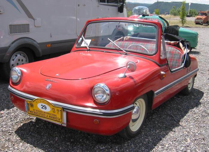rotes Victoria Spatz 250 Oldtimer-Cabrio aus dem Jahr 1957
