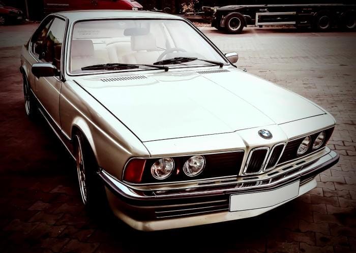 Front eines BMW 635 CSi Oldtimers