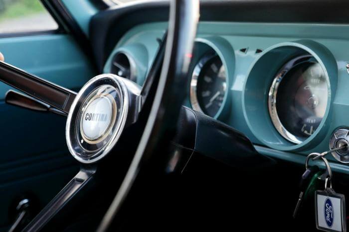Cockpit eines Ford Cortina MK I Oldtimers