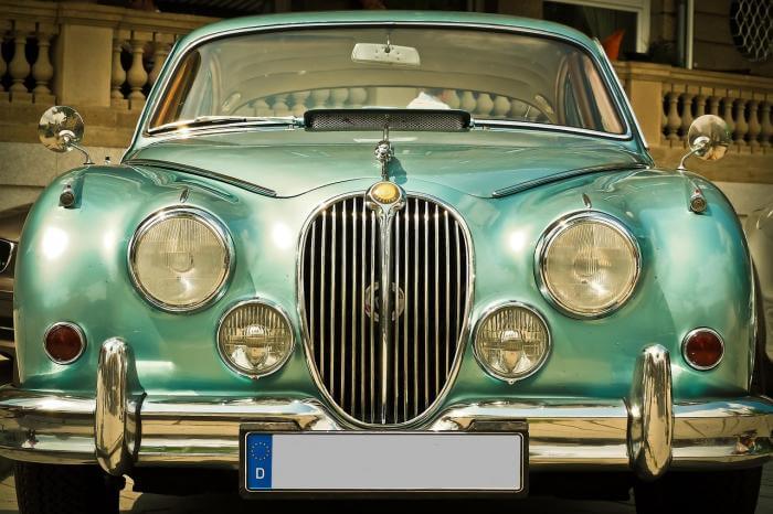 Front eines Jaguar XK 150 Roadster Oldtimers