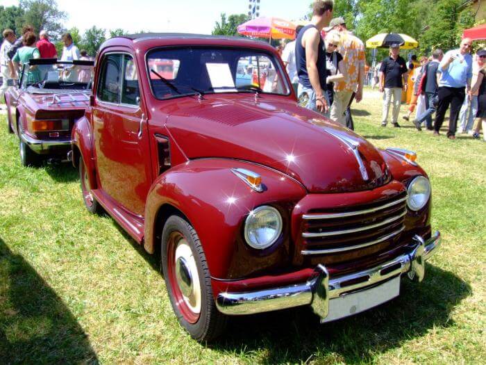 roter NSU Fiat Topolino Oldtimer aus dem Jahr 1953