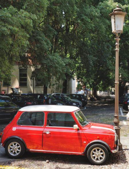 roter Austin Mini Oldtimer