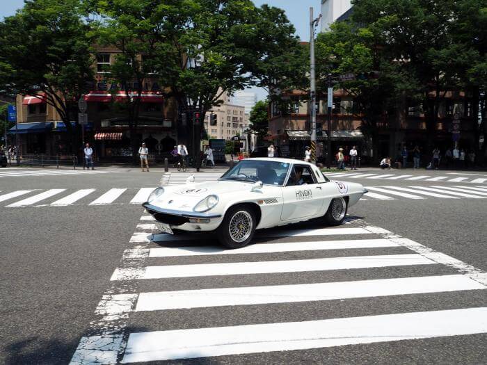 Mazda 110 S Cosmo Sport - weißer Oldtimer