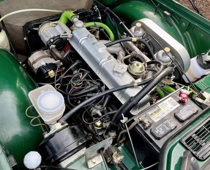 Motor eines Triumph TR6 Oldtimers aus dem Jahr 1976