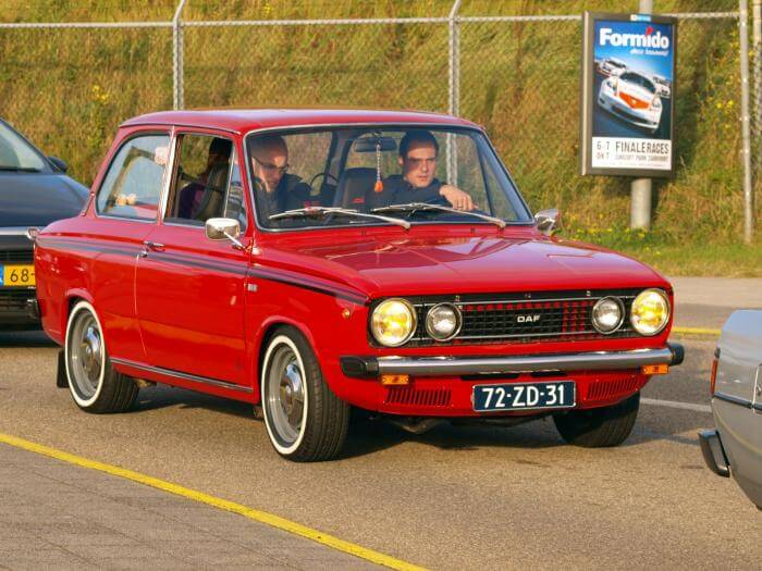 roter DAF 66 Oldtimer aus dem Jahr 1978