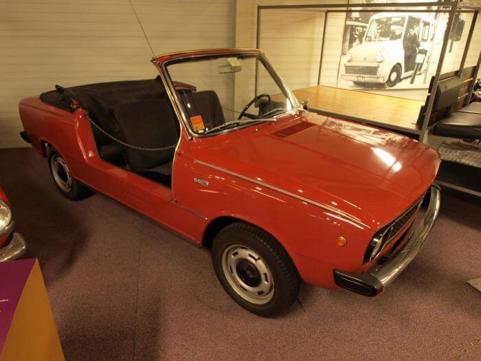 rotes DAF 66 Oldtimer-Cabriolet