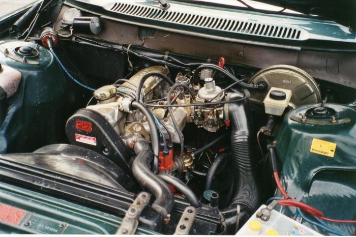 Motor eines Volvo 240 Oldtimers