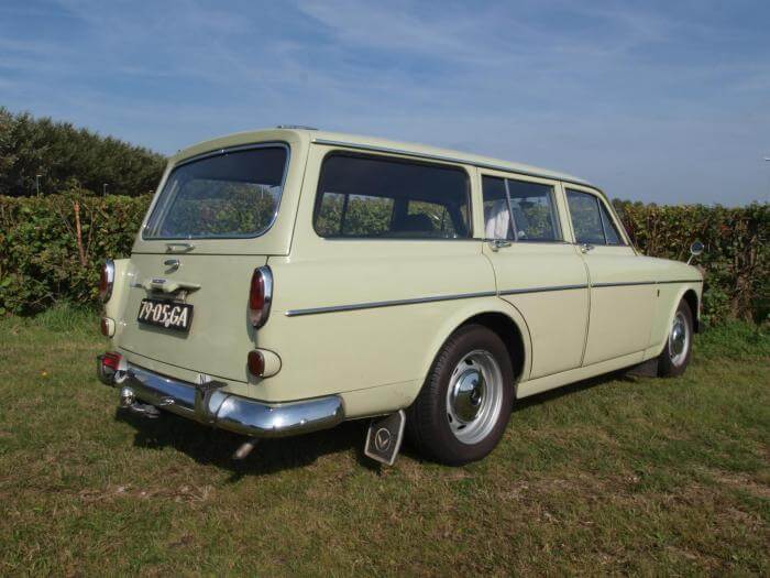 weißer Oldtimer Volvo Amazon P 220 Kombi
