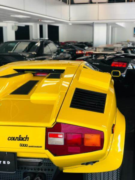 Heck eines gelben Lamborghini Countach Oldtimers