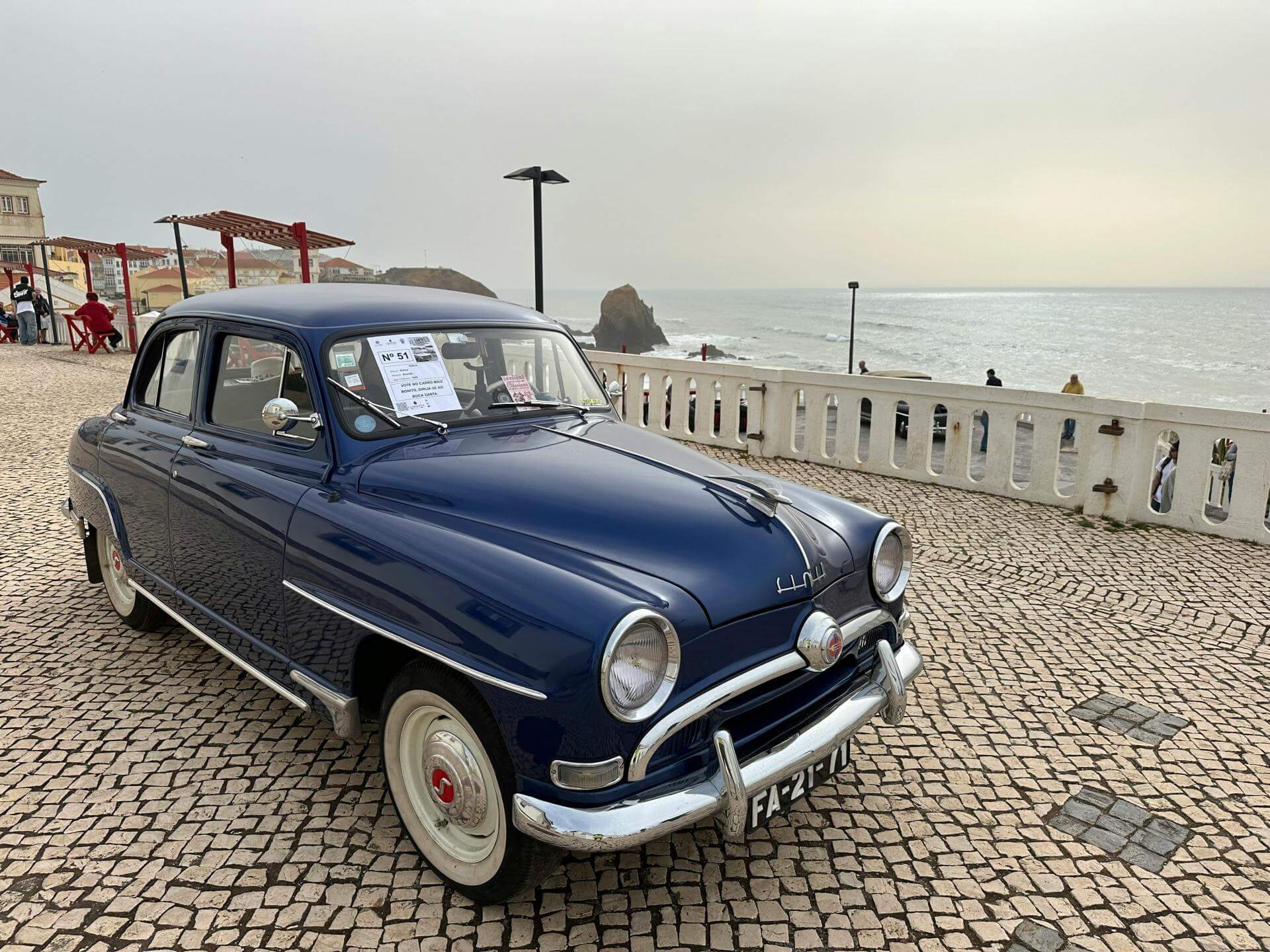 Simca Aronde Oldtimer am Meer