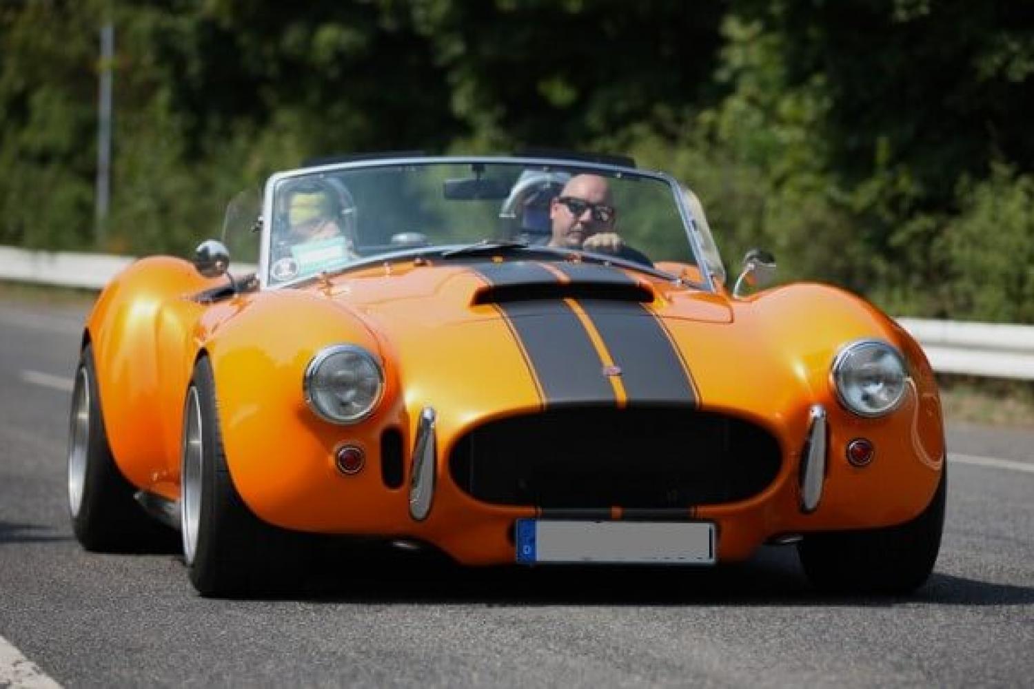 AC Cars Oldtimer in der Farbe Orange