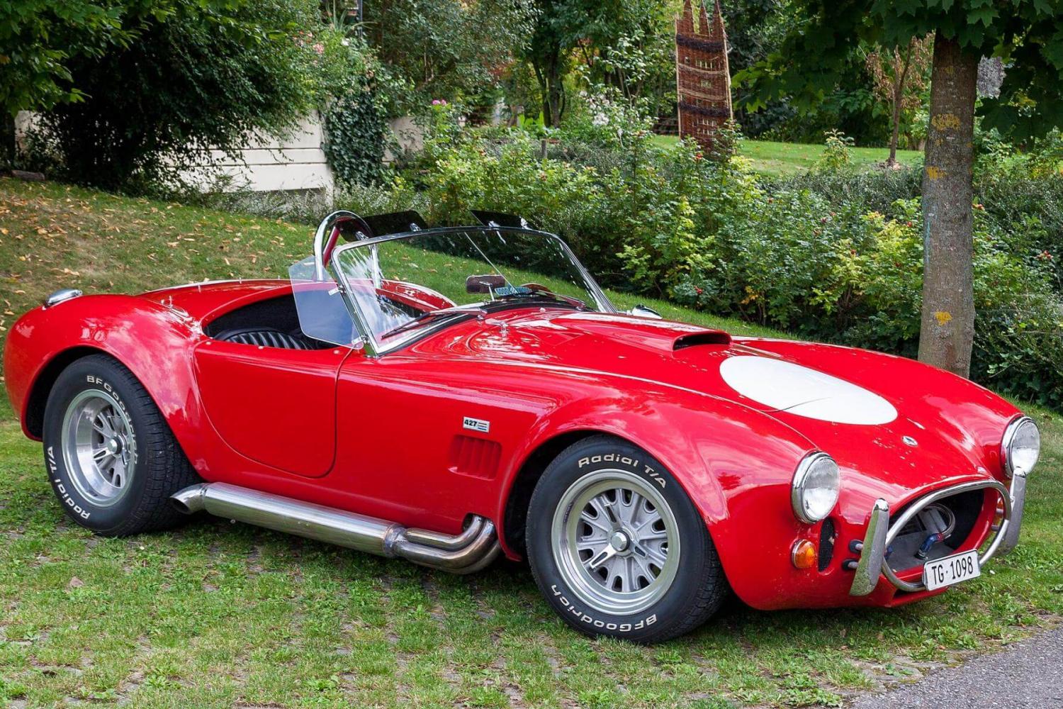 rote AC Cobra - beliebter Oldtimer der Marke AC Cars