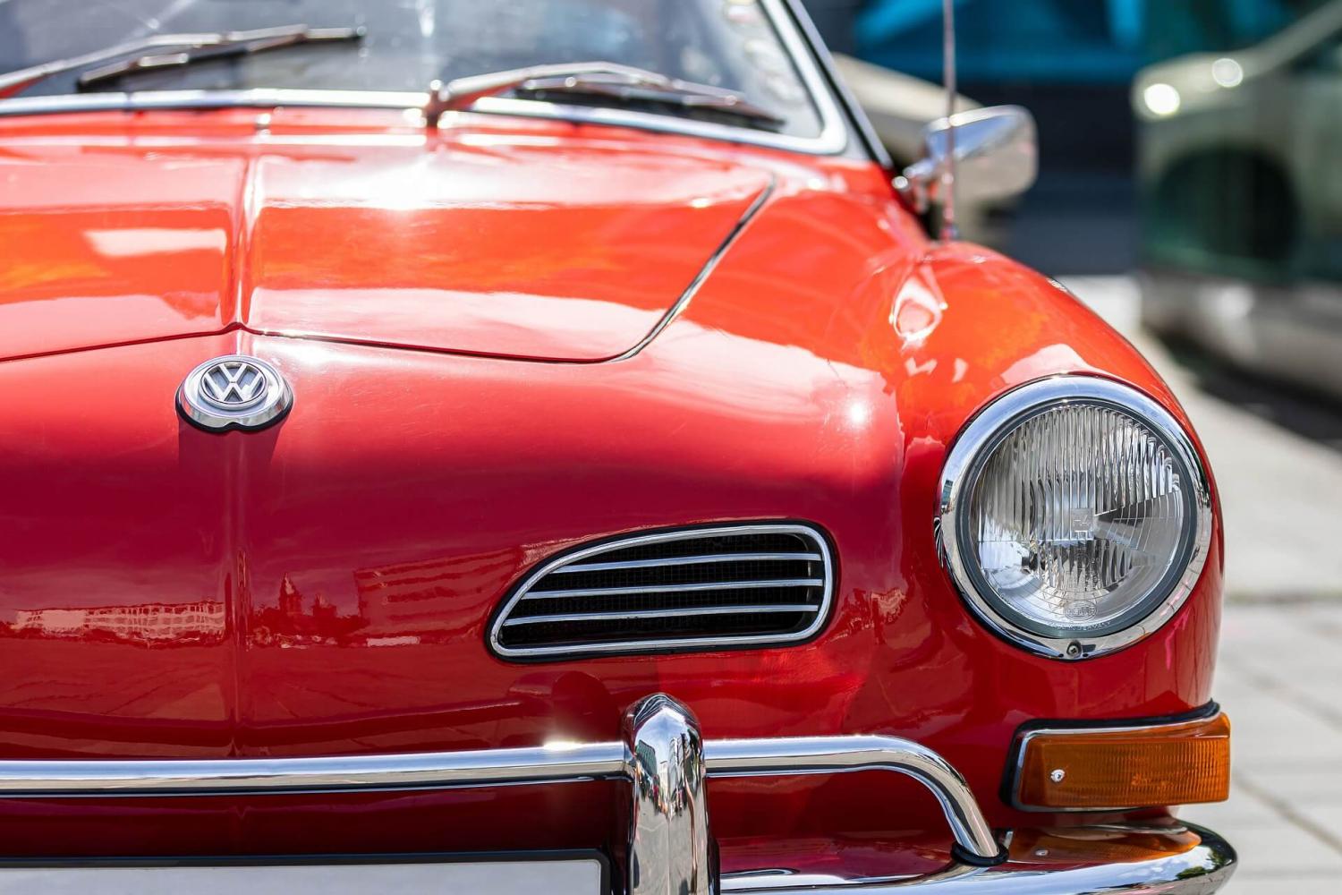 roter Karmann Ghia VW Oldtimer