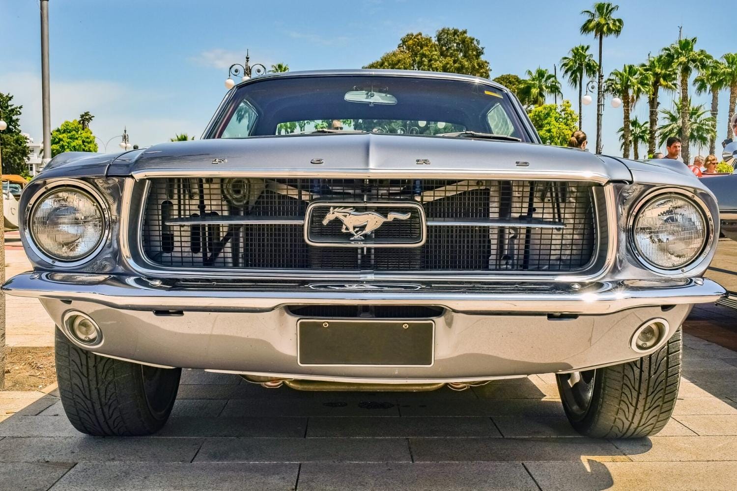 Frontansicht eines Ford Mustang Oldtimers