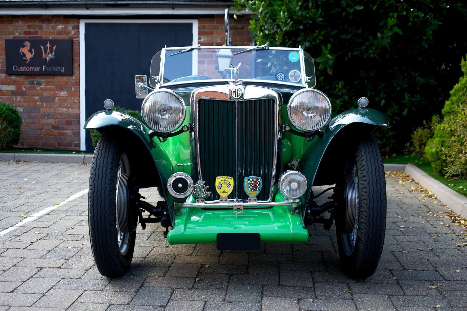 grüner MG Oldtimer